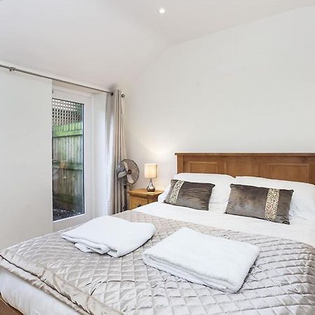 The Beehive Studio Apartment Йорк Екстериор снимка