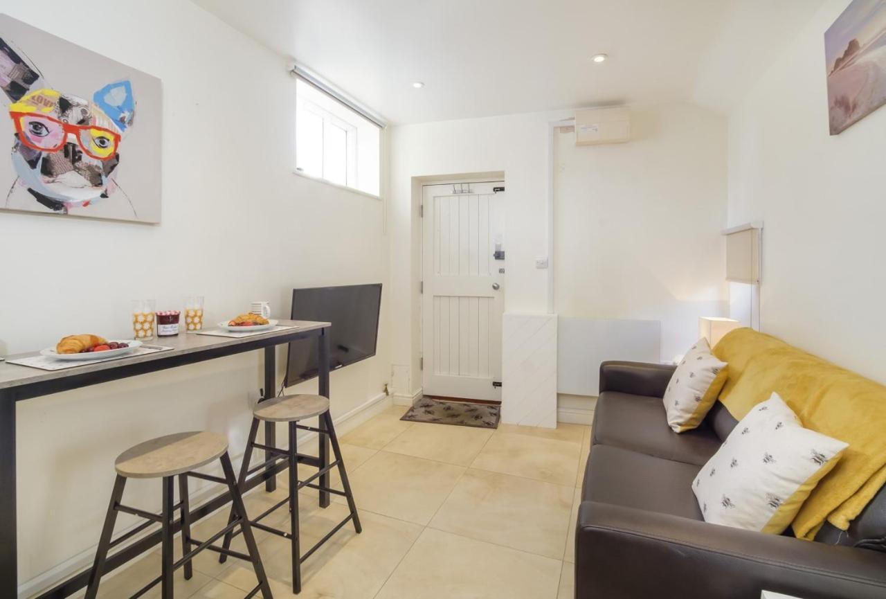 The Beehive Studio Apartment Йорк Екстериор снимка