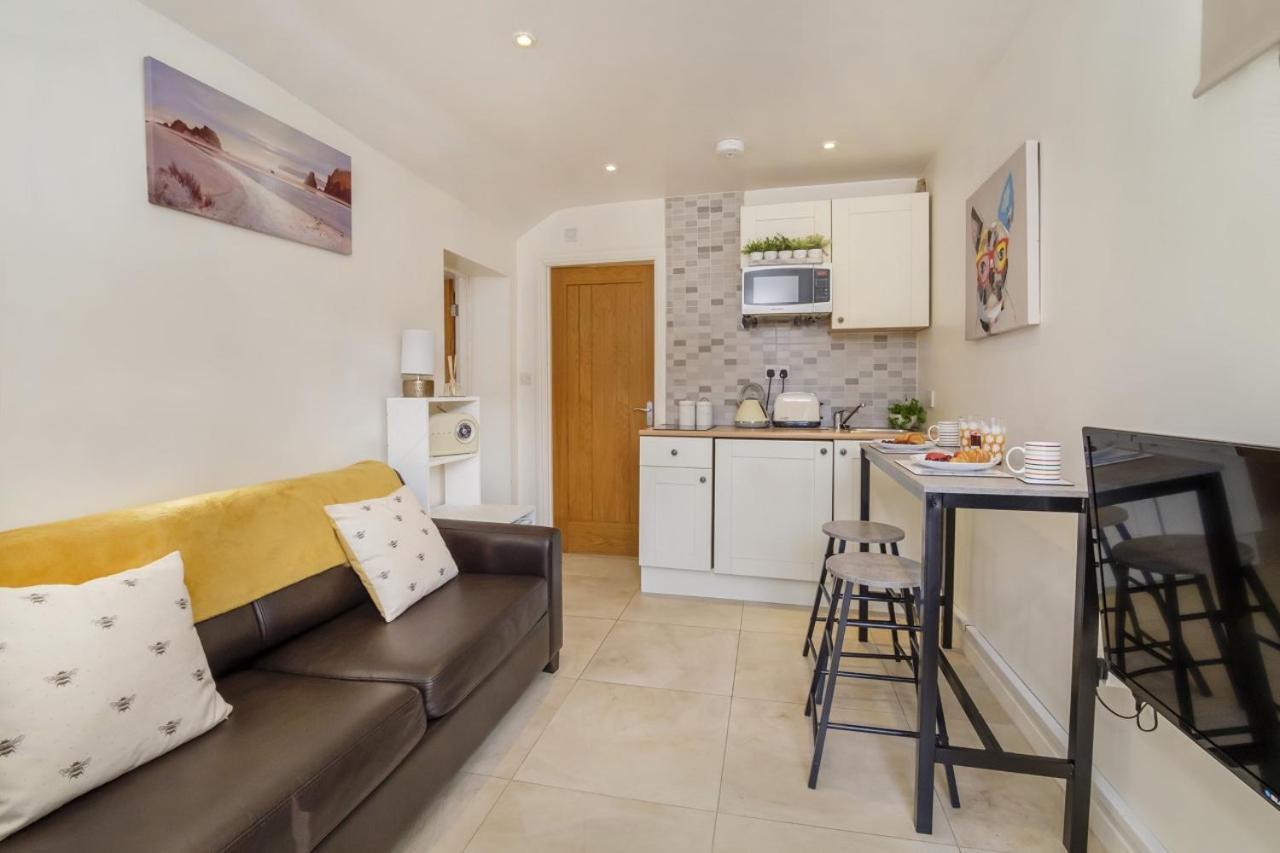 The Beehive Studio Apartment Йорк Екстериор снимка