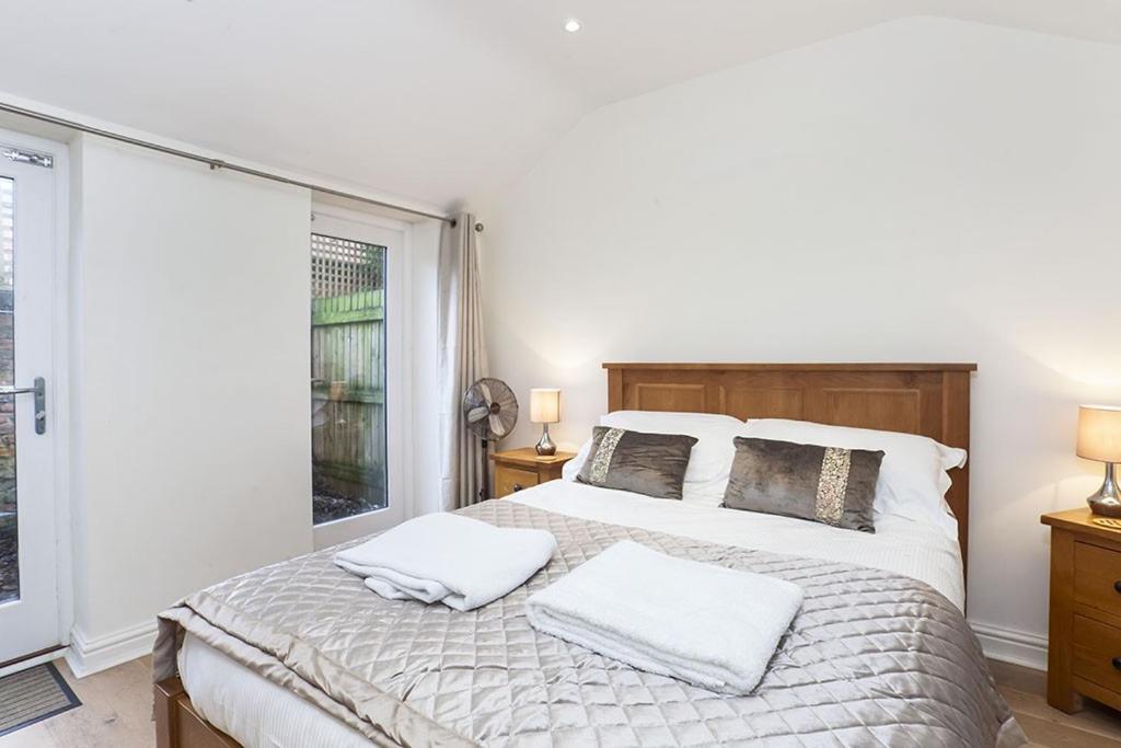 The Beehive Studio Apartment Йорк Екстериор снимка
